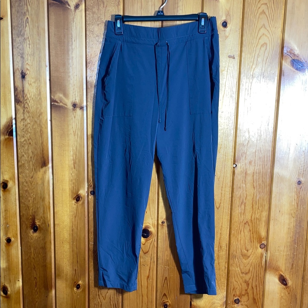 Nike women’s gray Joggers light weight athleisure workout active causal large